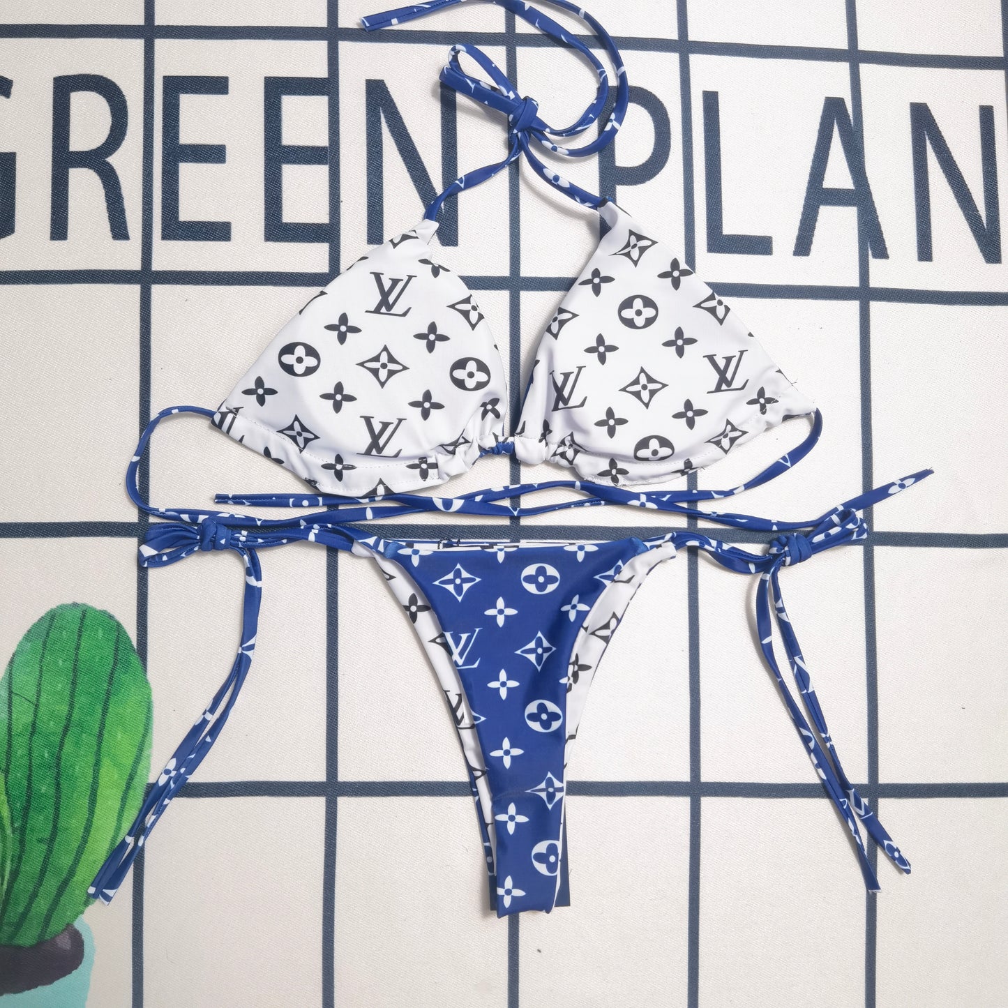 14E13YDE Stylish Bikini swimsuit