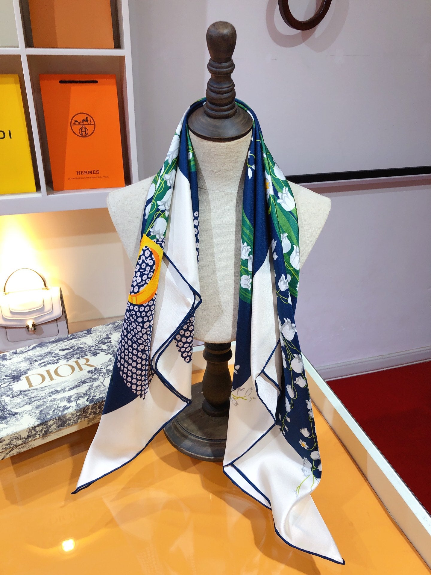 155ND7WDE Stylish Silk Scarve