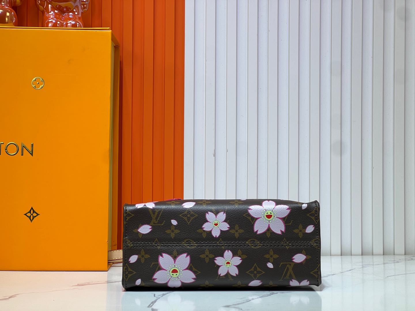 2WE42BDE Stylish leather bag