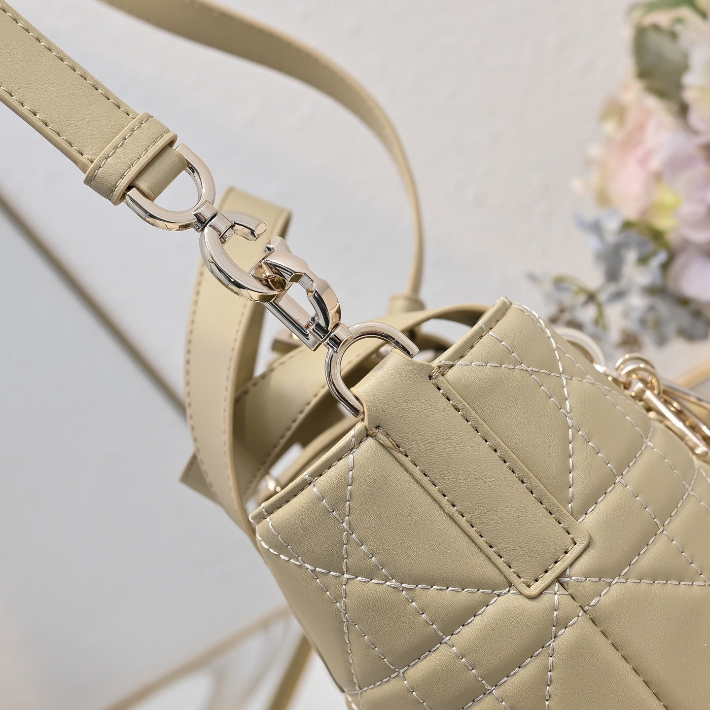 2WD17BDE Stylish leather bag