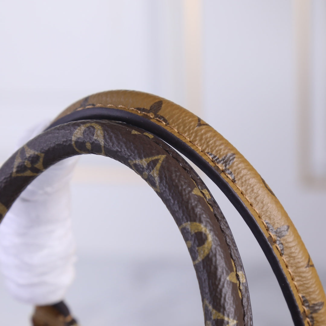 1XE65BDE Stylish leather bag 