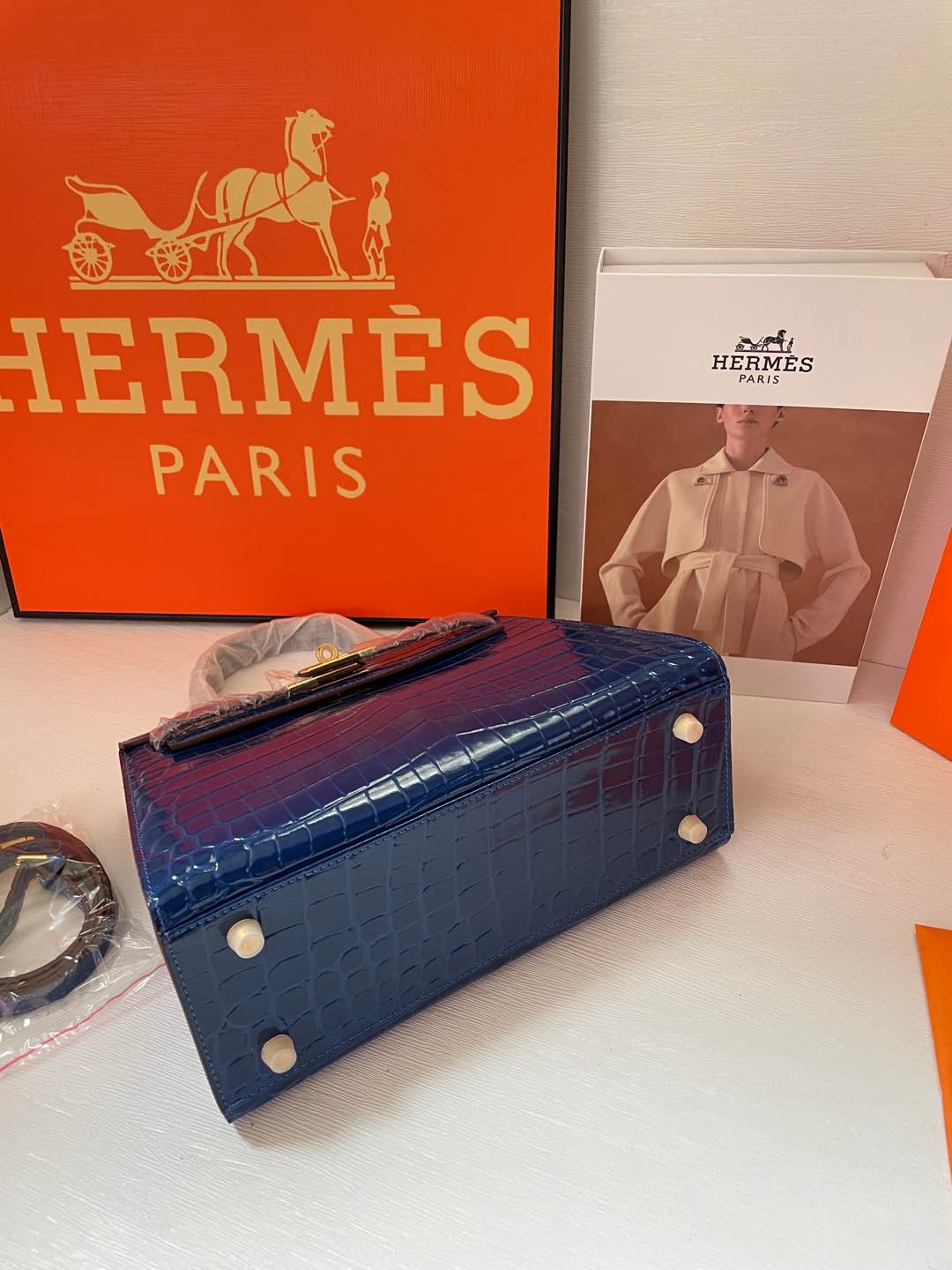 2WH28BDE Stylish leather bag