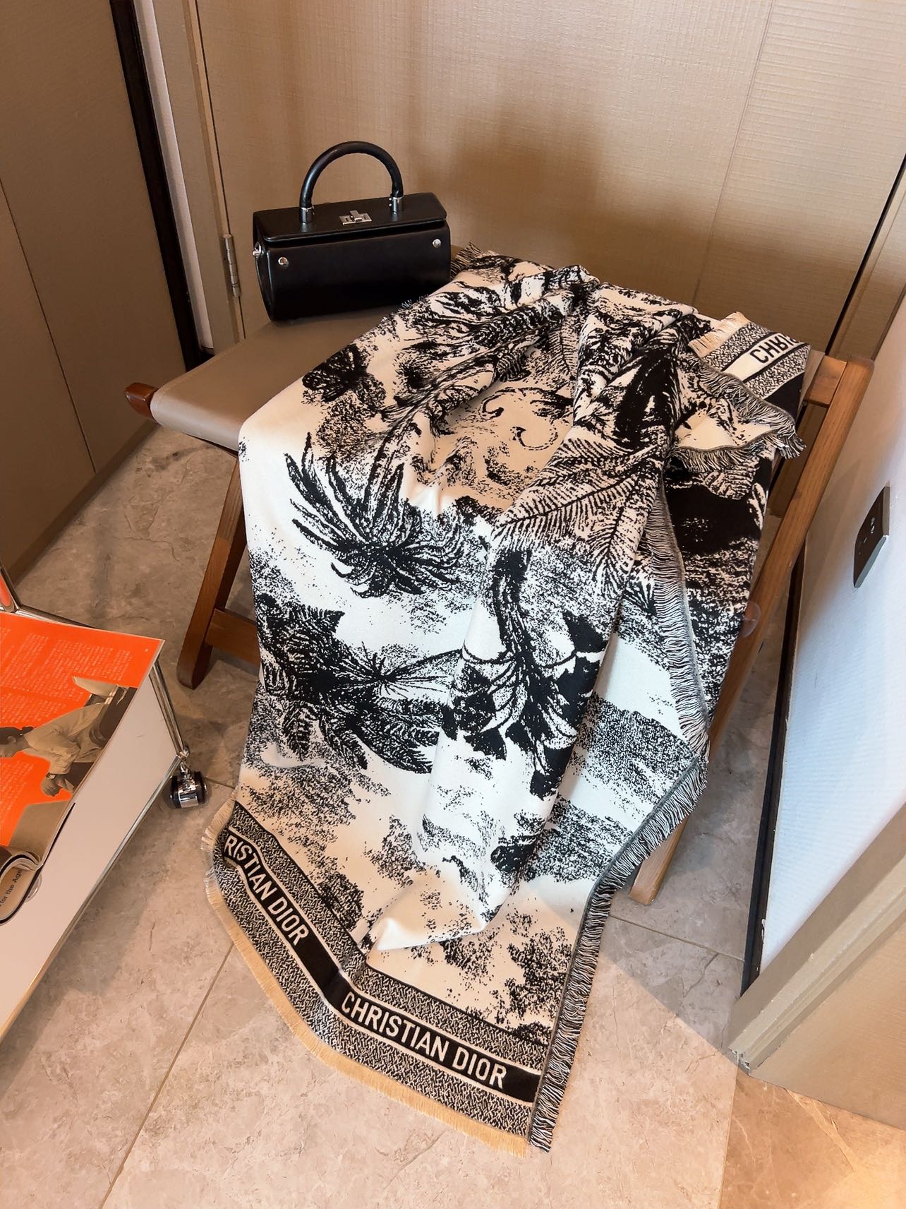 175RD5WDE Stylish Winter Scarves