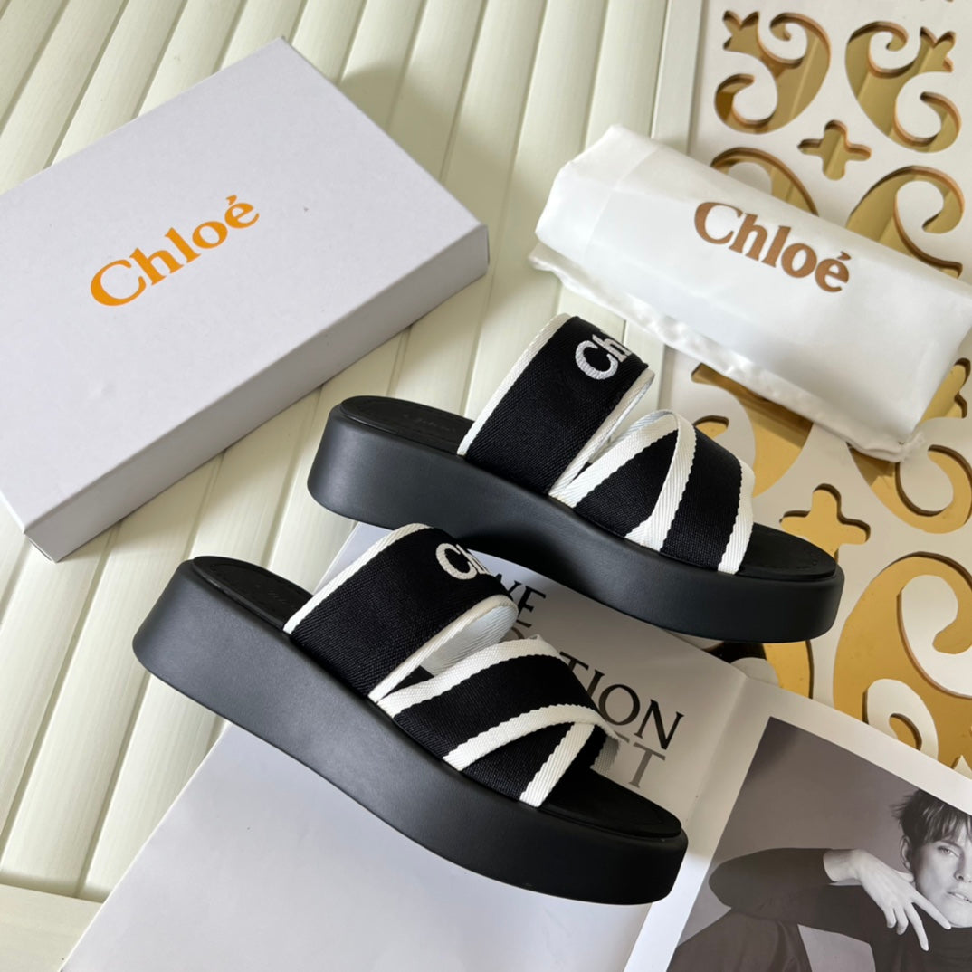 14B138ZDE Stylish Slippers