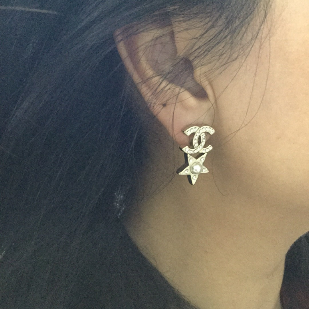 14C76EDE Stylish Earrings