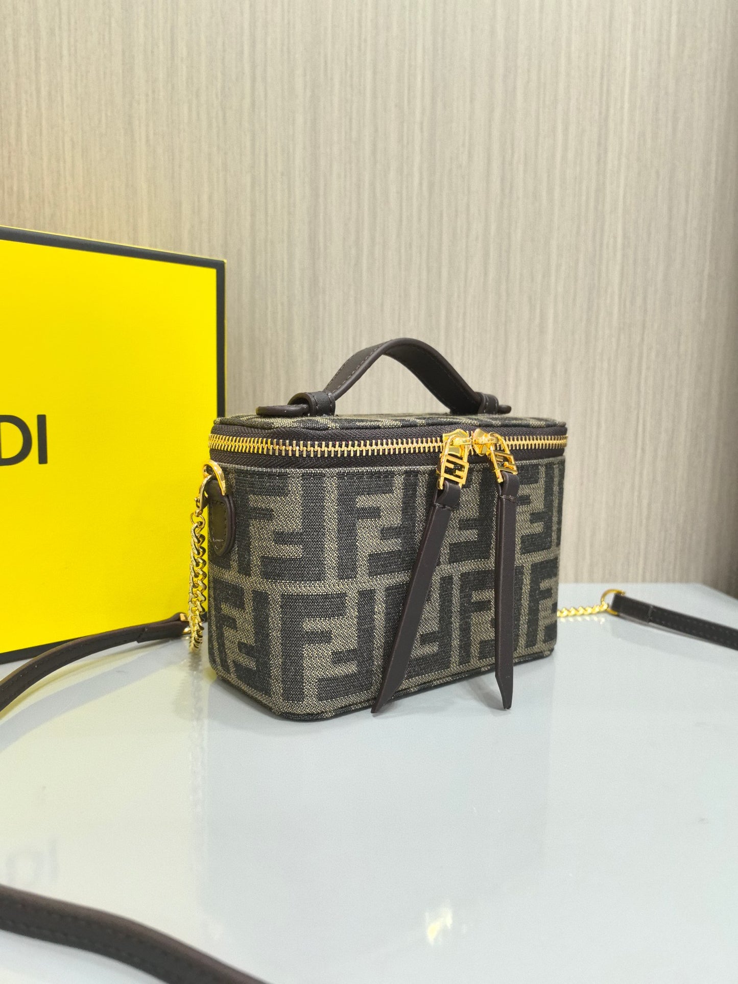 15RF59BDE Stylish leather bag