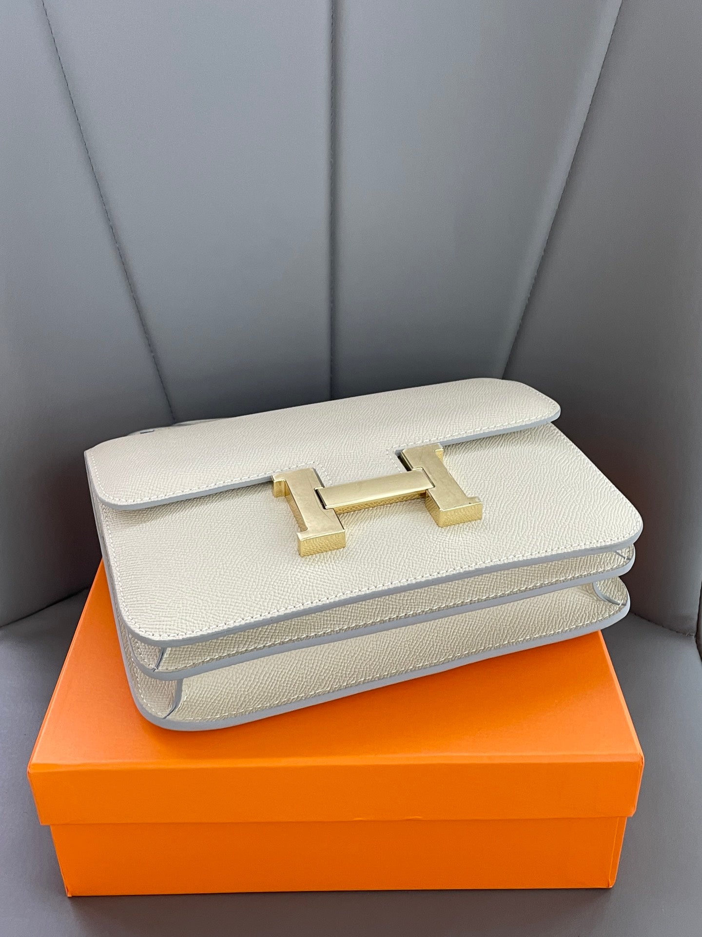 155NH65BDE Stylish leather bag