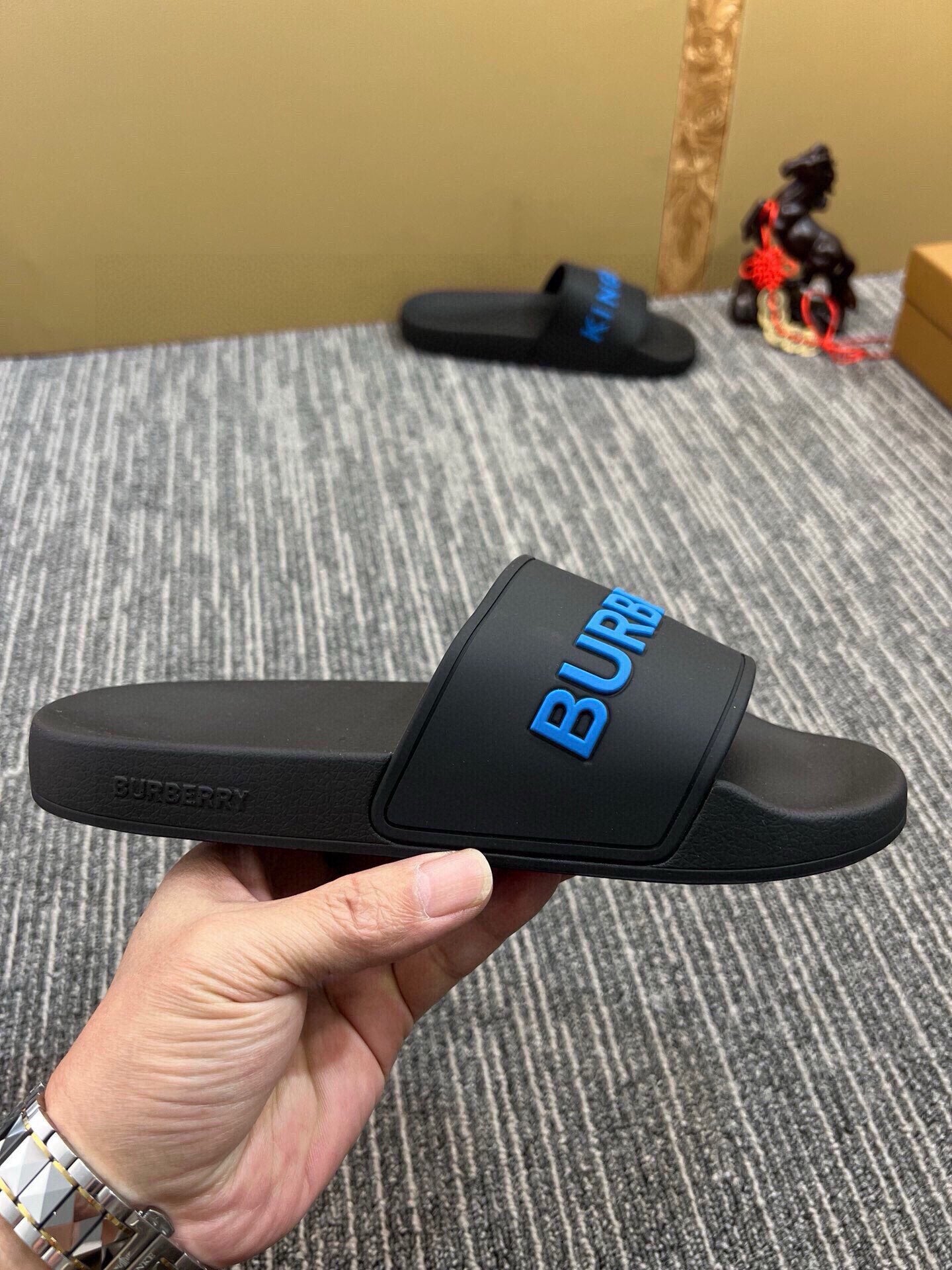 535ZR255ZDE Stylish Slippers