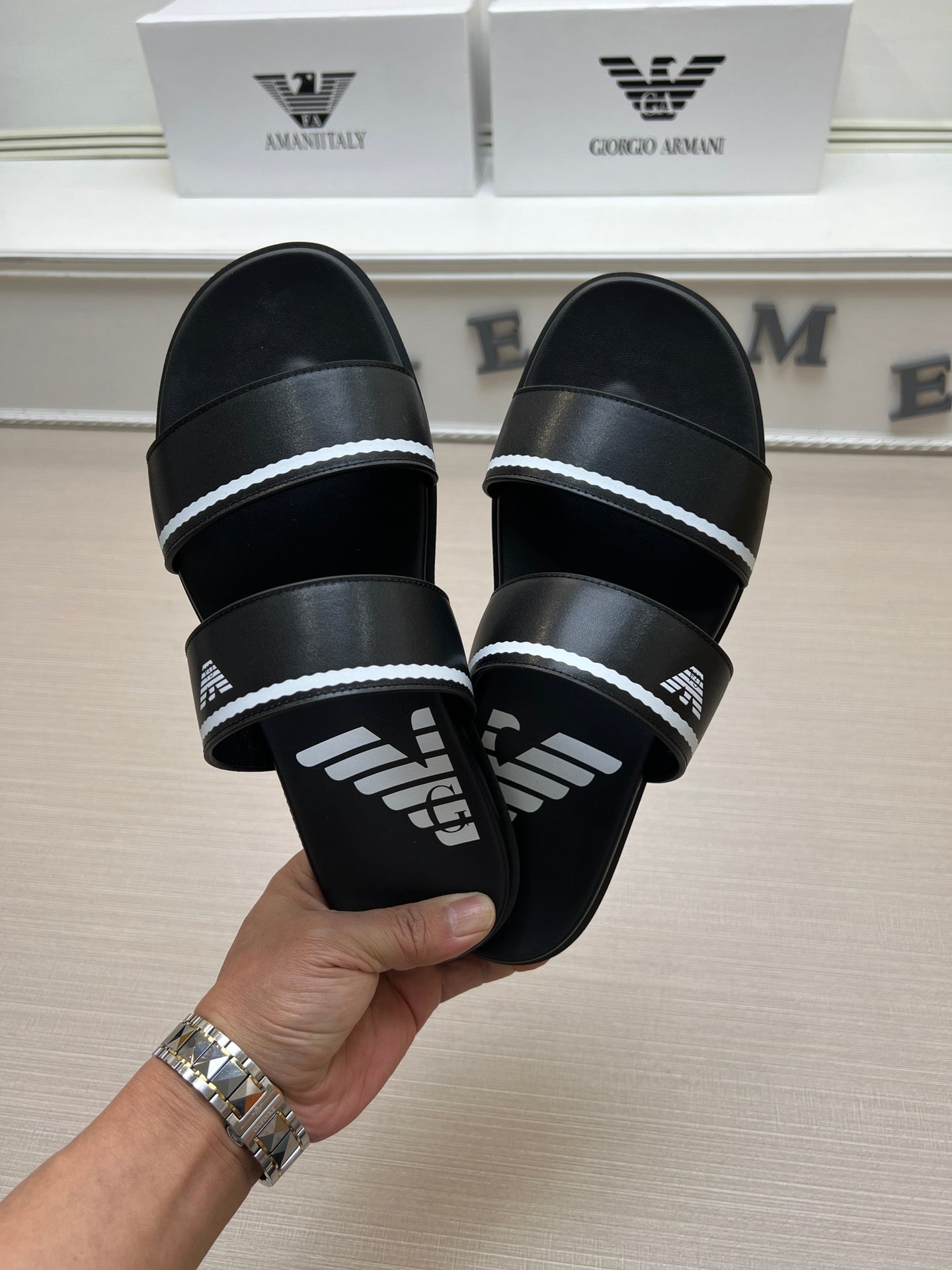 54A102ZDE Stylish slippers