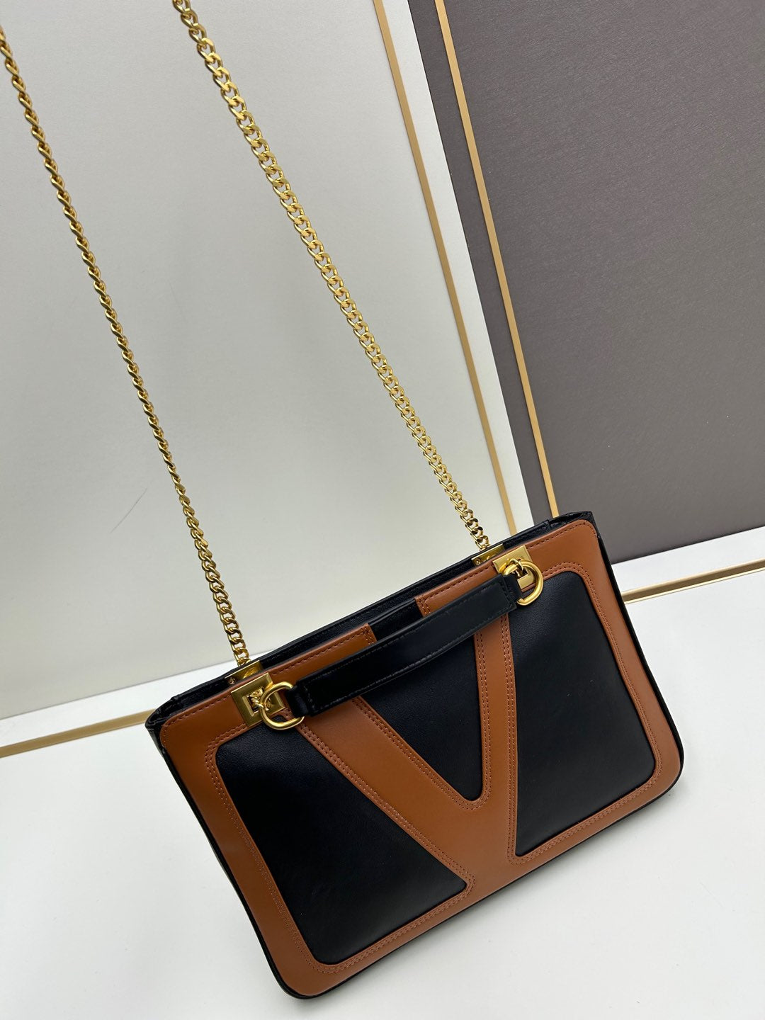 2WVL47BDE Stylish leather bag