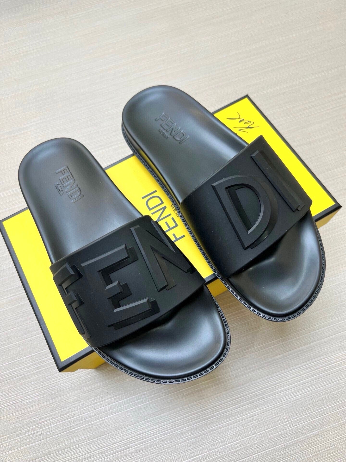 535ZF281ZDE Stylish Slippers