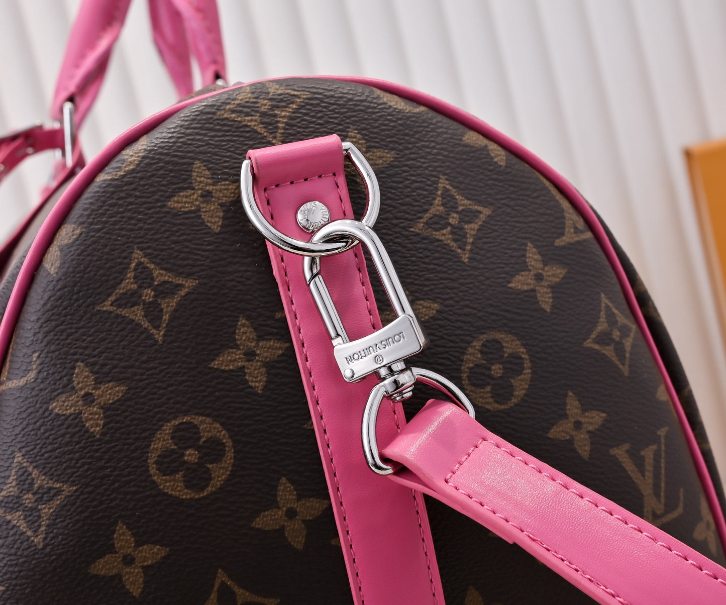 165NE89BDE Stylish leather luggage bags