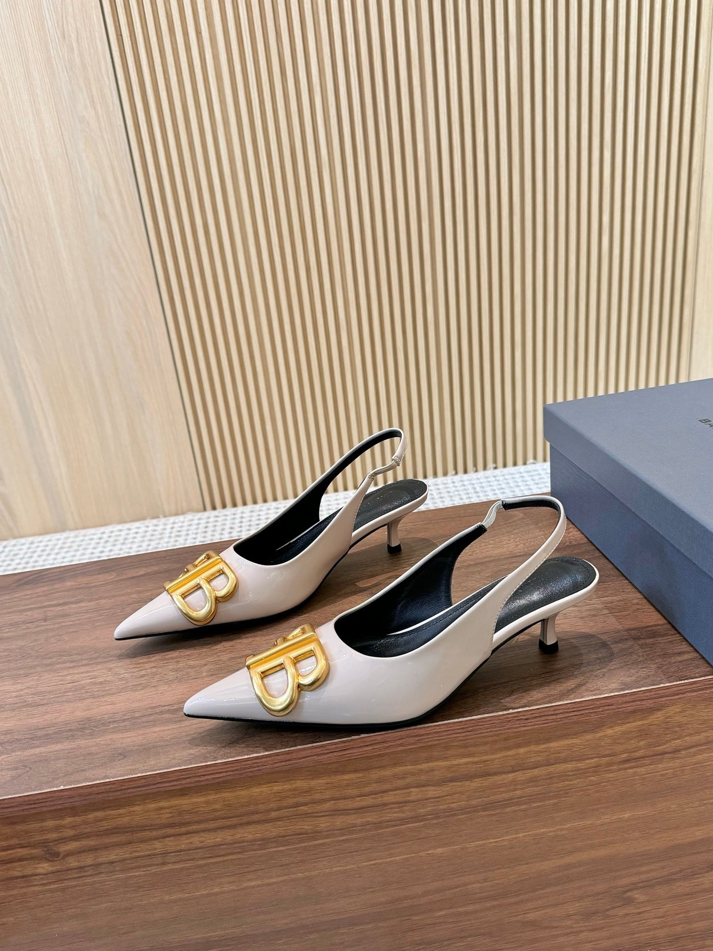 255QJ45ZDE Stylish leather High heels