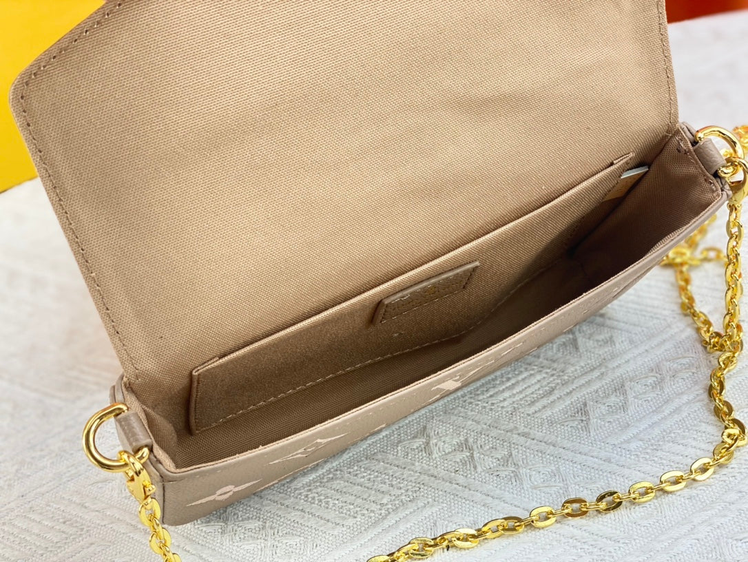 1XE173BDE Stylish leather bag 