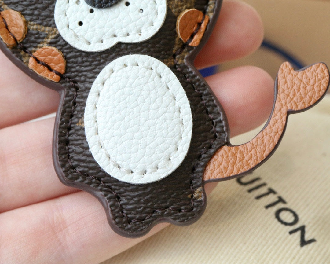 3RE14ADE Stylish key closure