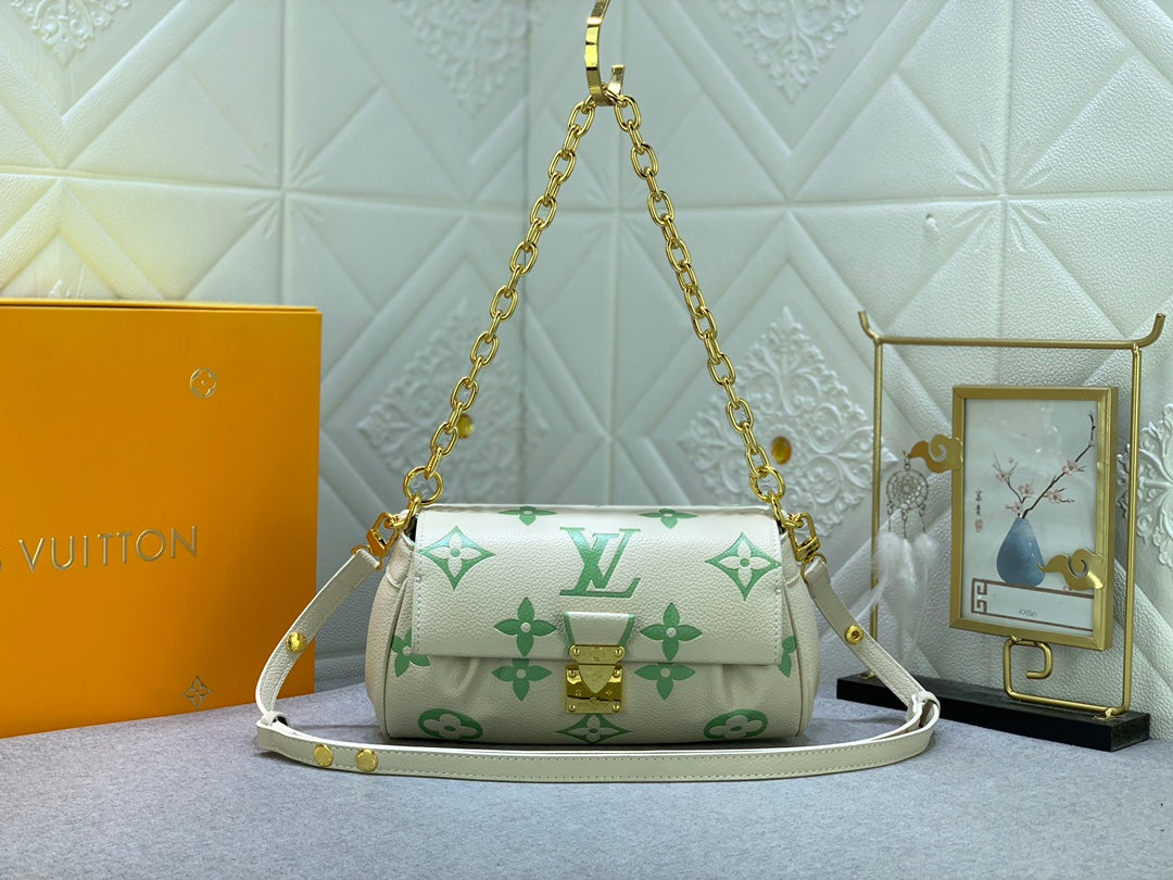 2XR363BDE Stylish leather bag 