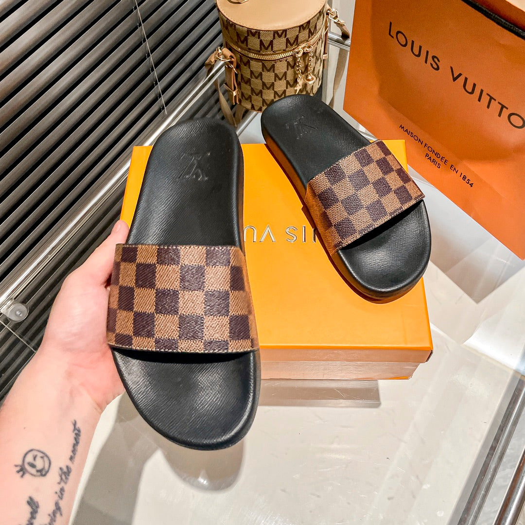 14E195ZDE Stylish Slippers