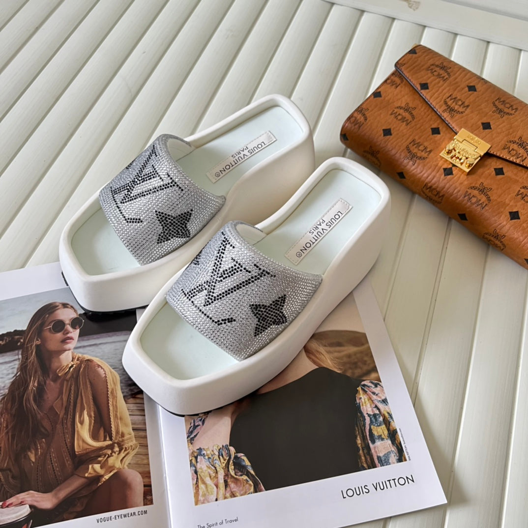 14E90ZDE Stylish Slippers