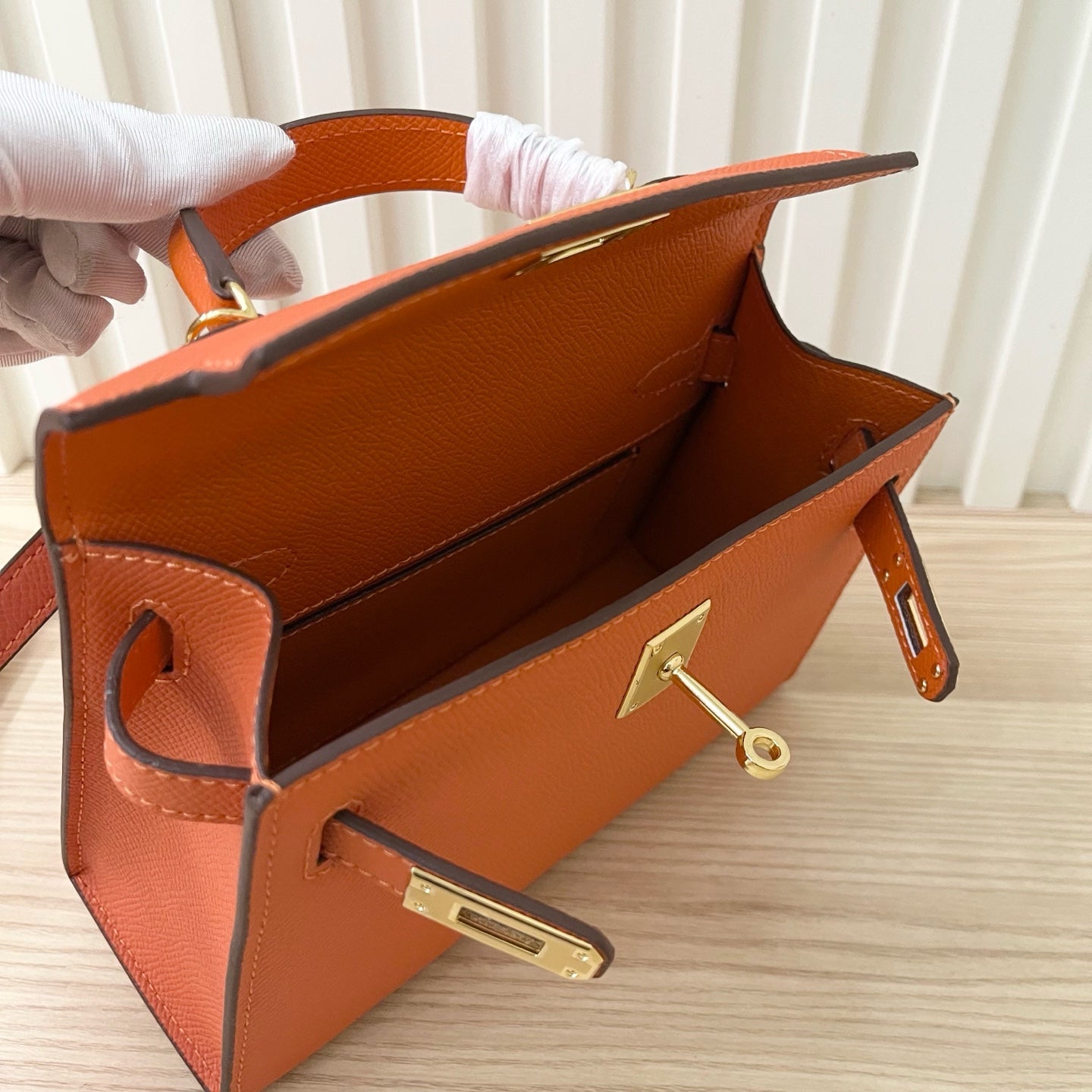 2WH26BDE Stylish leather bag