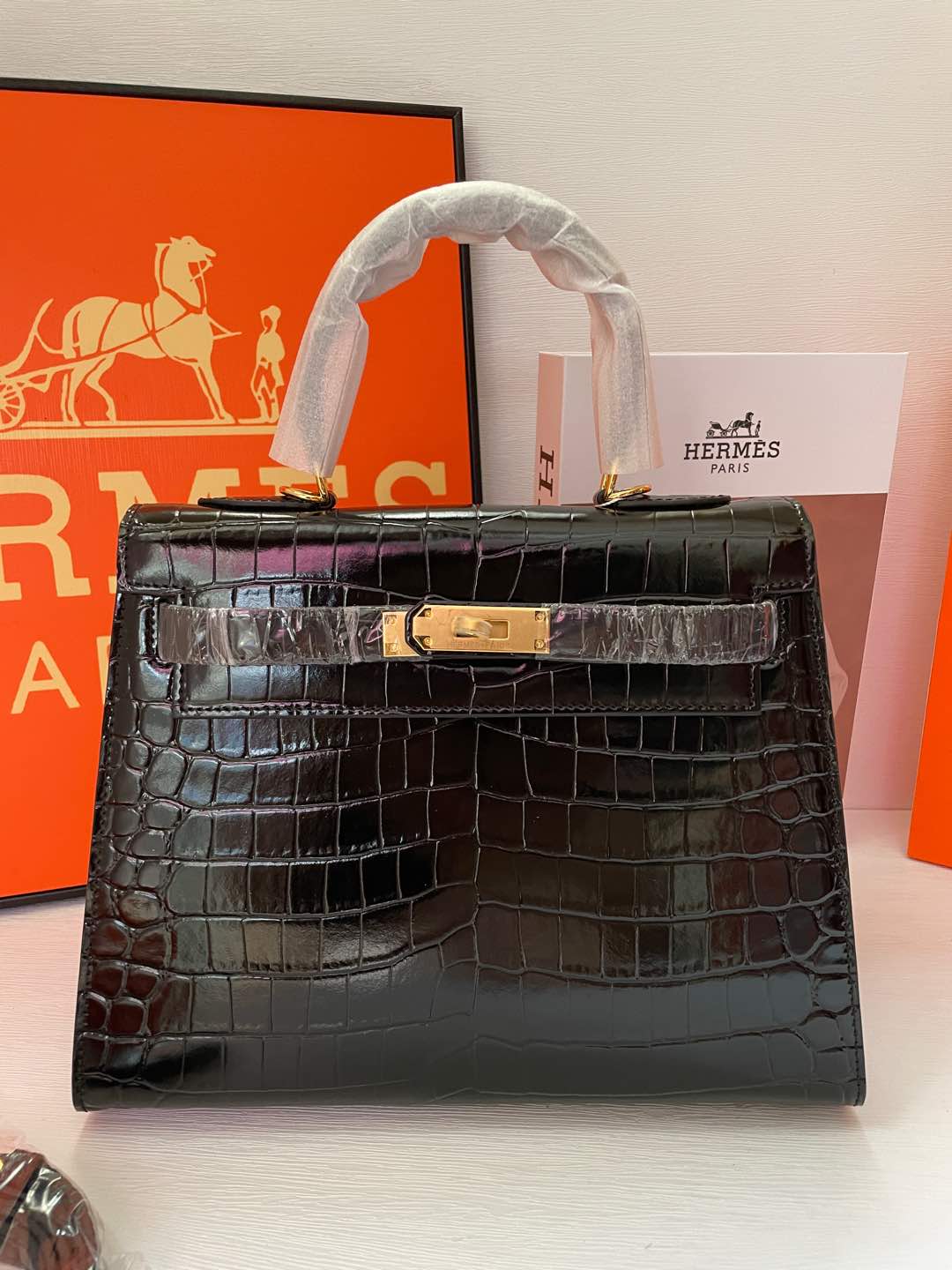 2WH28BDE Stylish leather bag