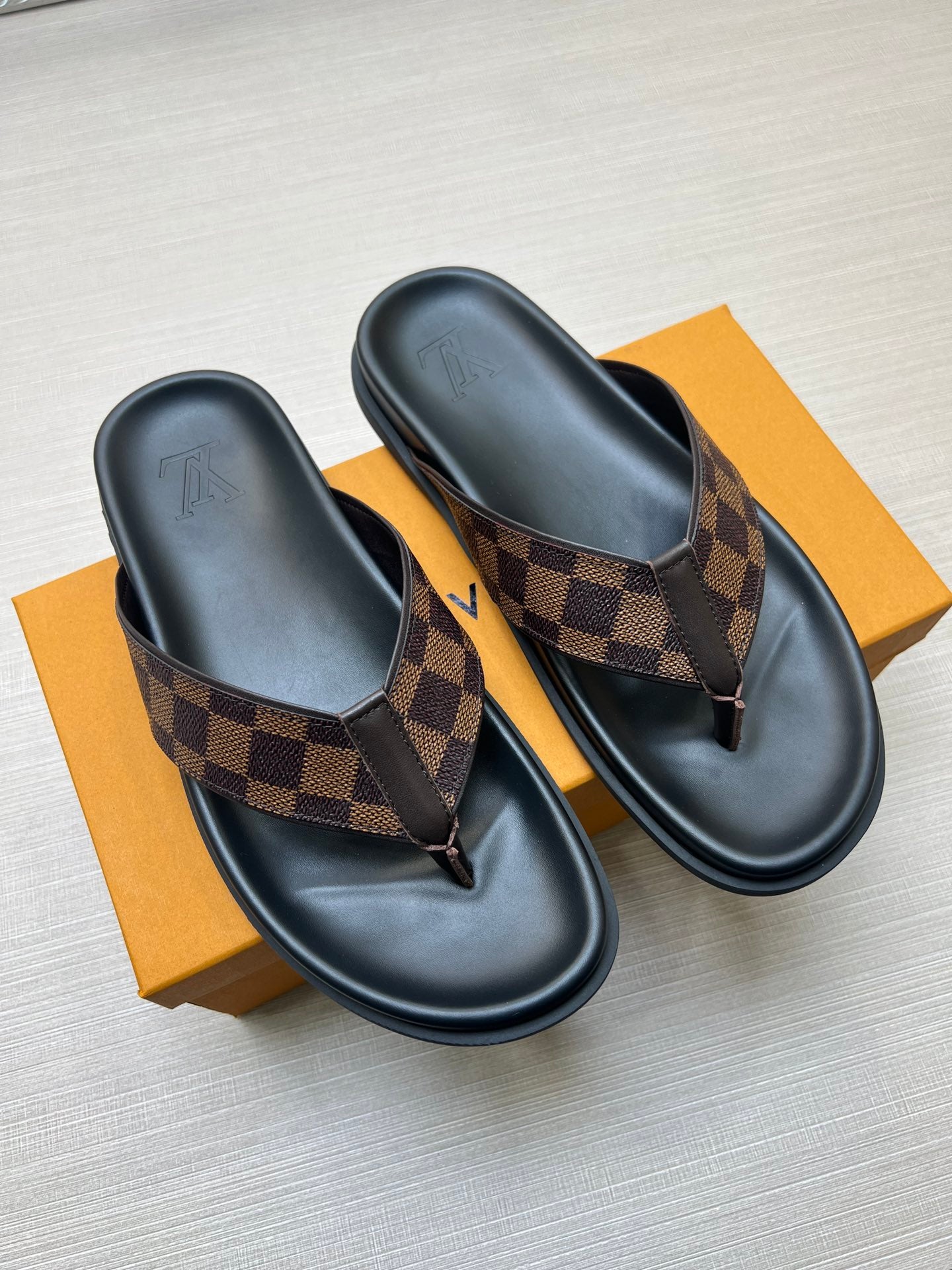 54E60ZDE Stylish slippers