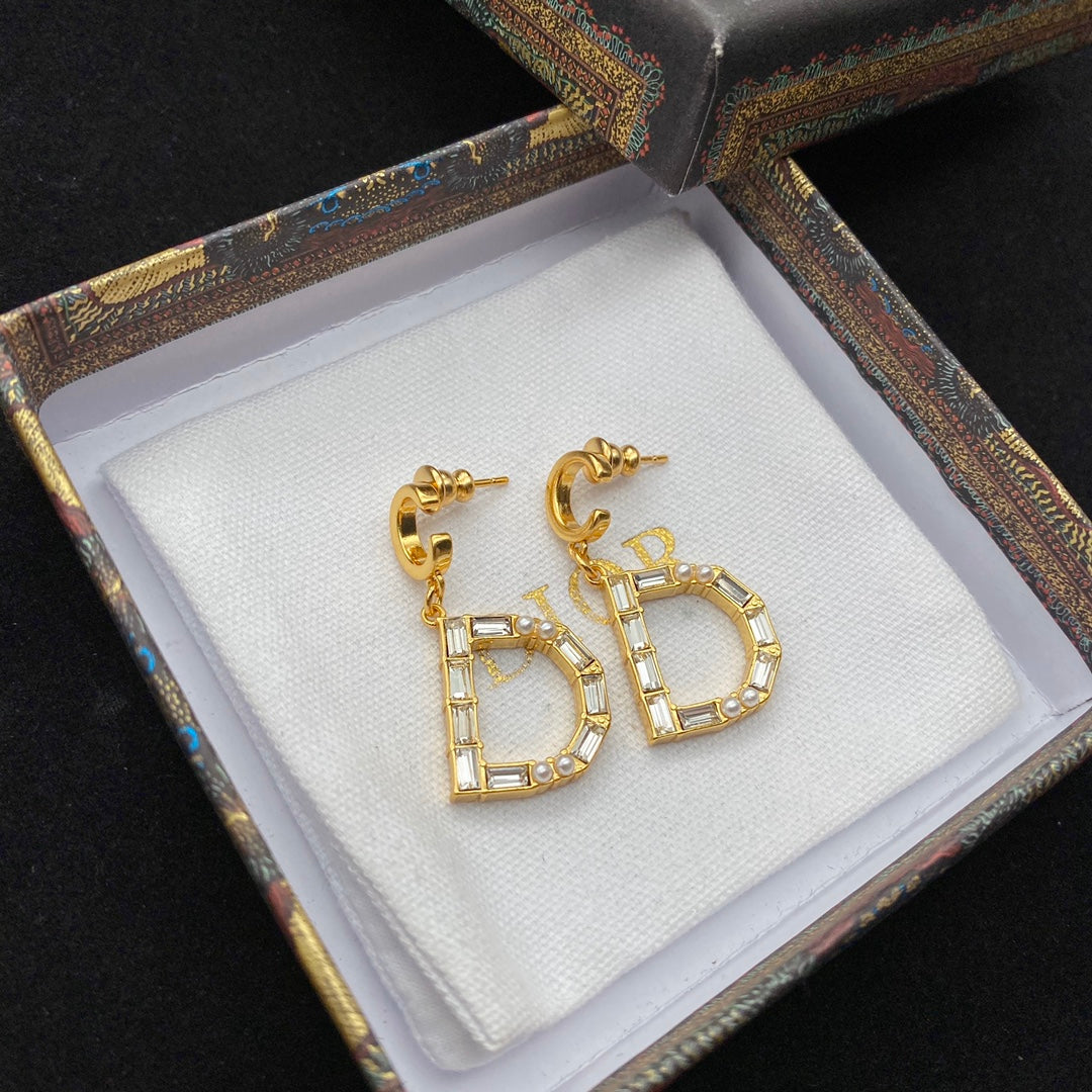 1YD430EDE Stylish Earrings