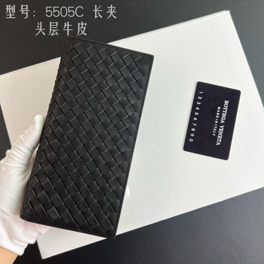 1XA82BDE Stylish leather wallet