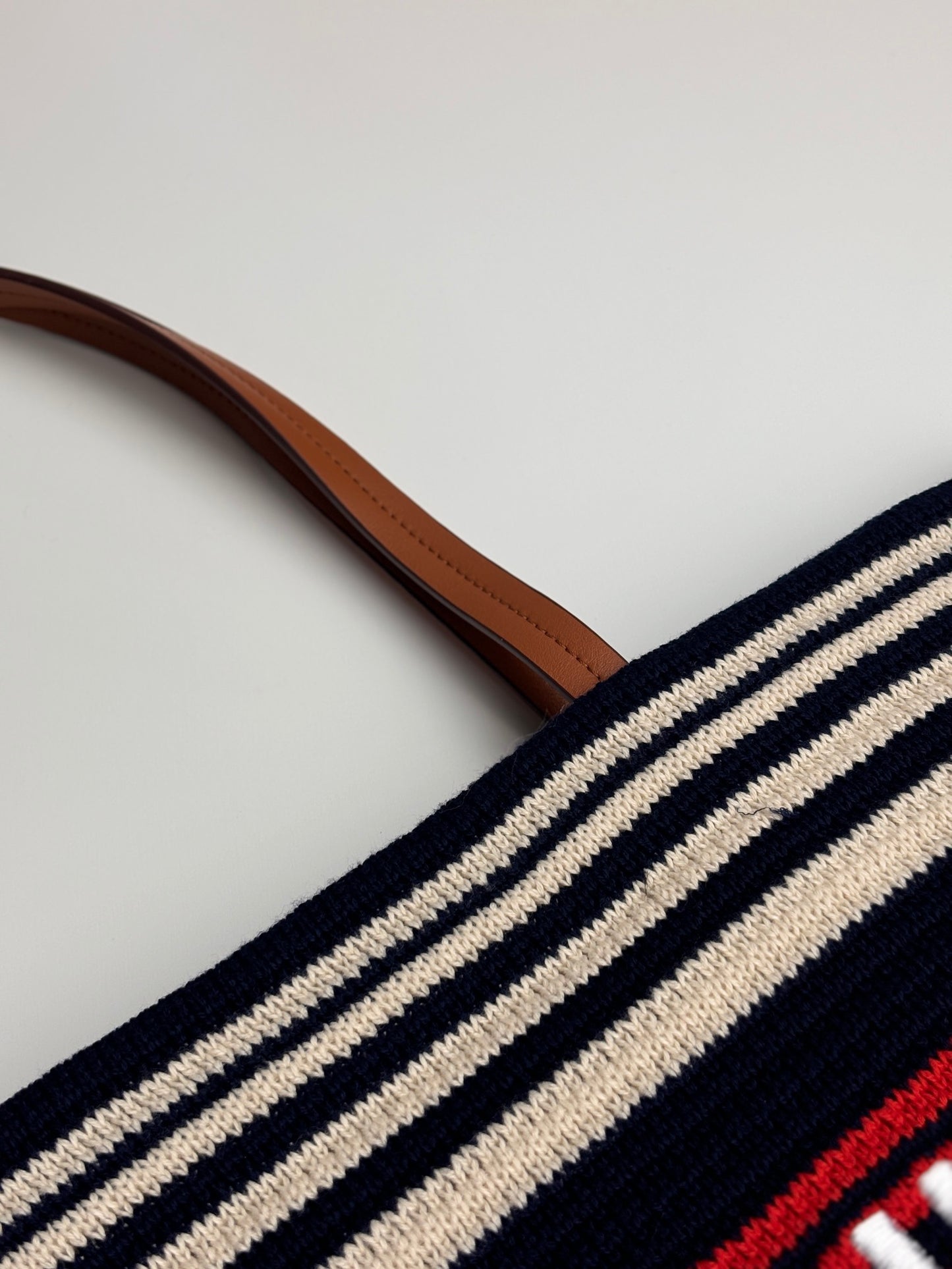 1XA78BDE Stylish Woven Bag