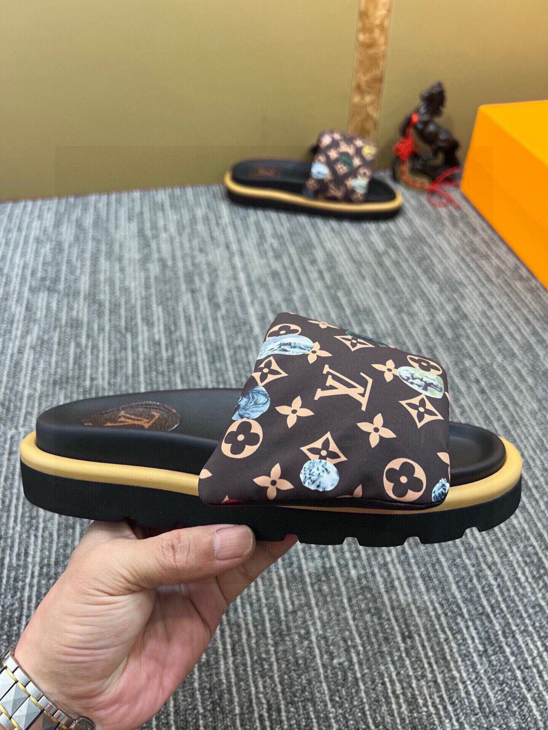 5QE12ZDE Stylish Slippers