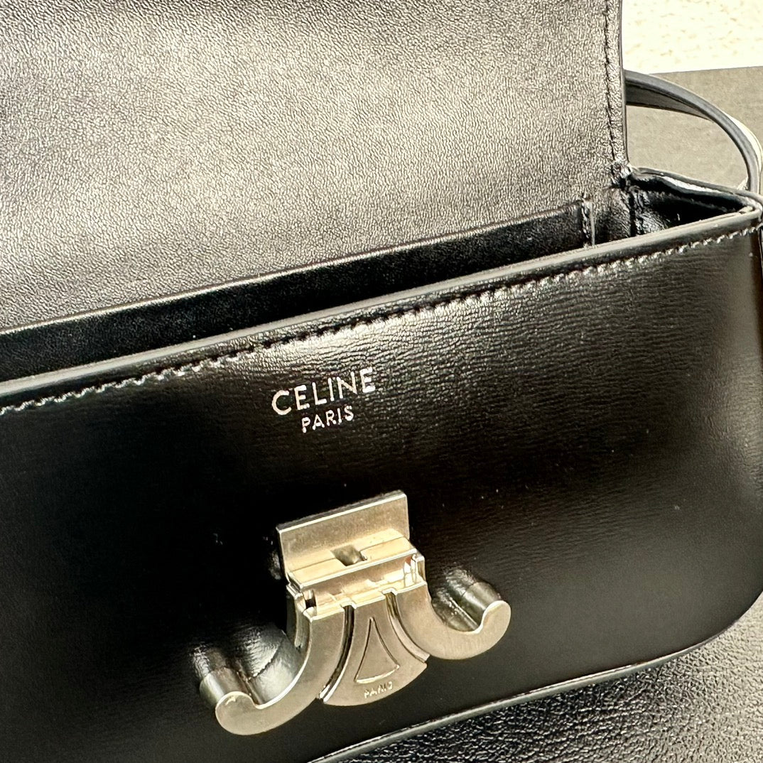 1XE271BDE Stylish leather bag 