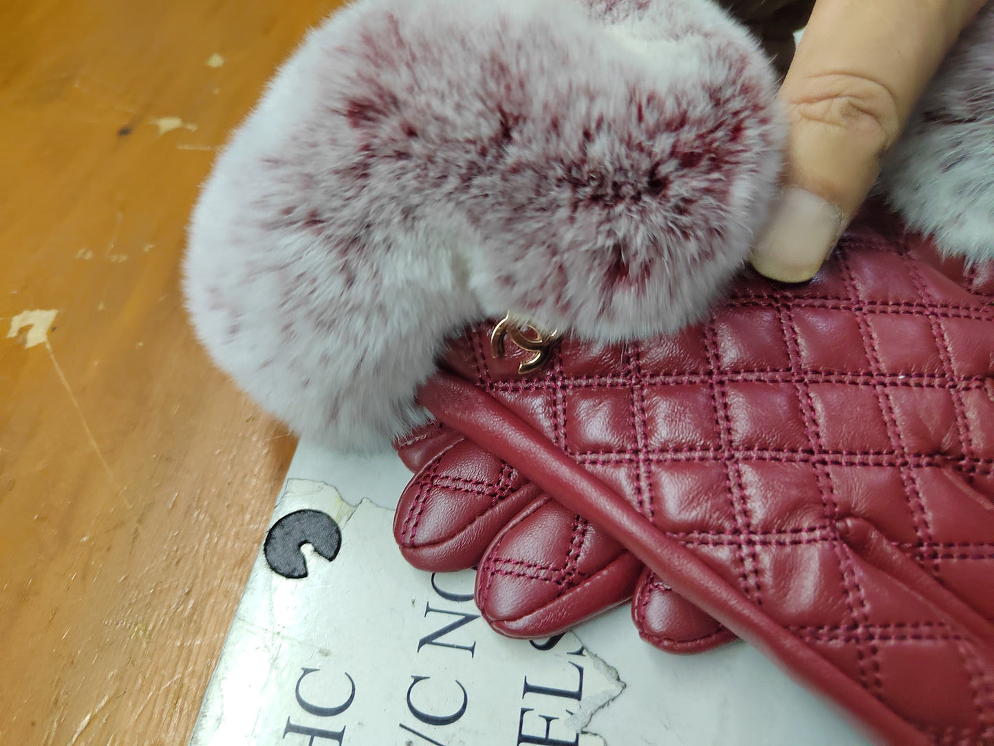 24C113SDE Stylish  gloves