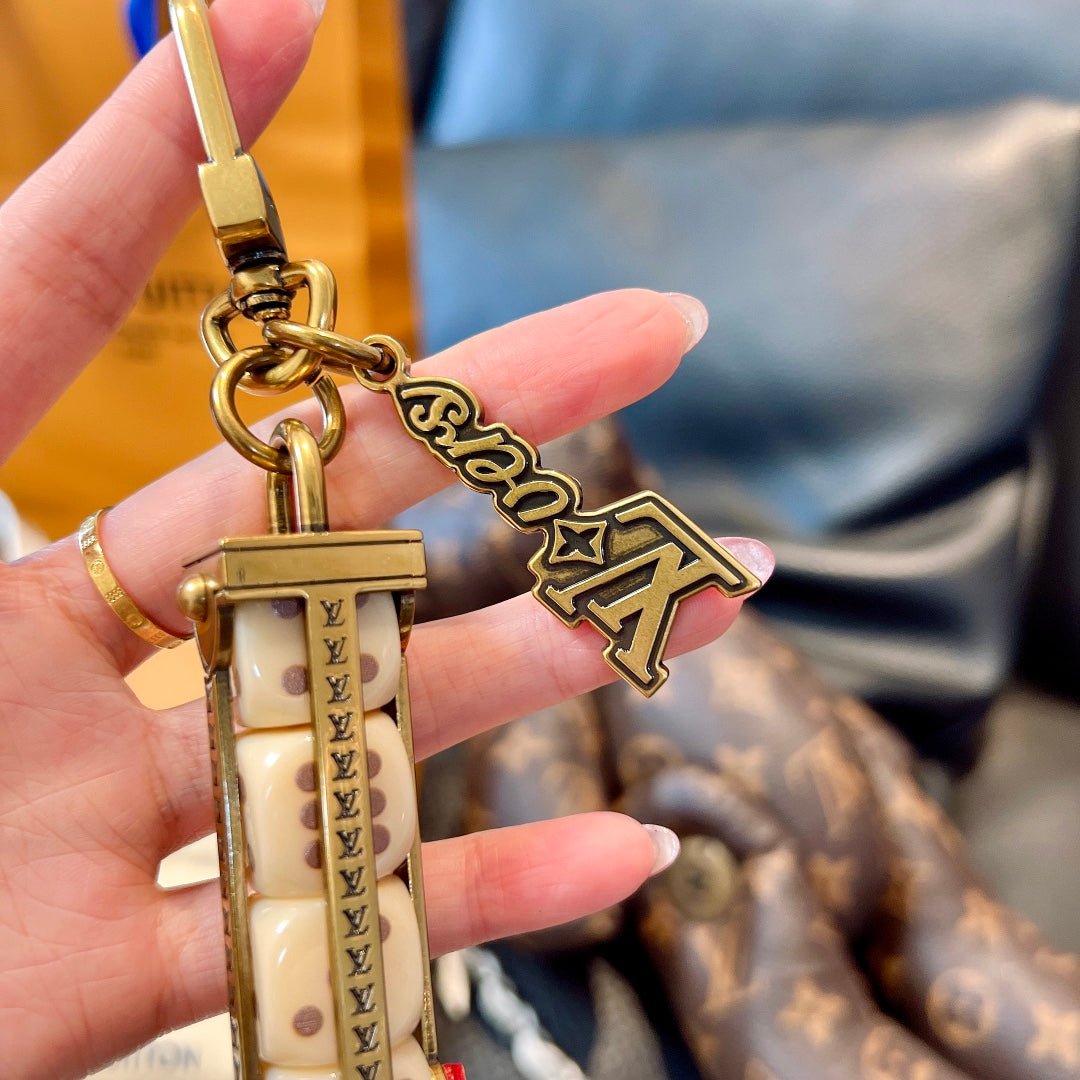 14E60ADE Stylish key closure