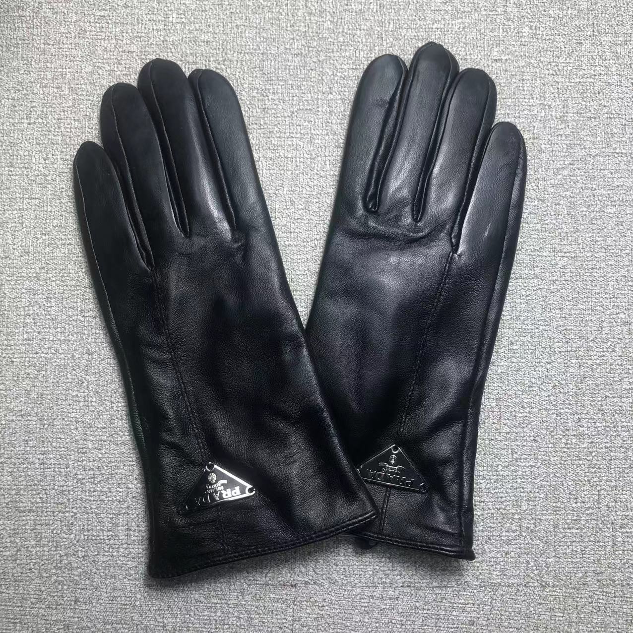 24PD83SDE Stylish gloves
