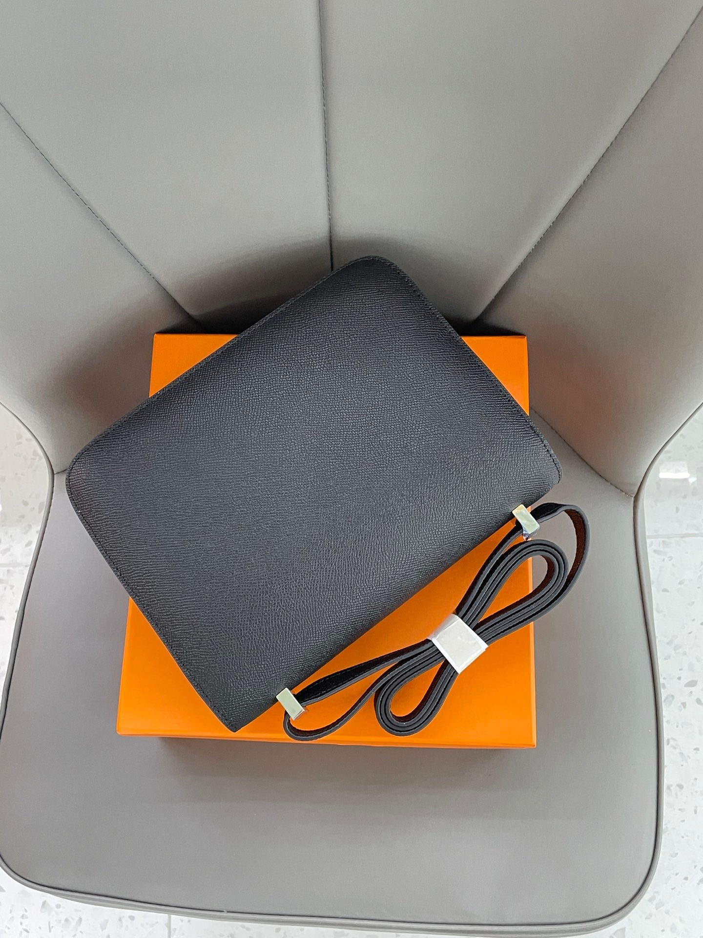 155NH64BDE Stylish leather bag