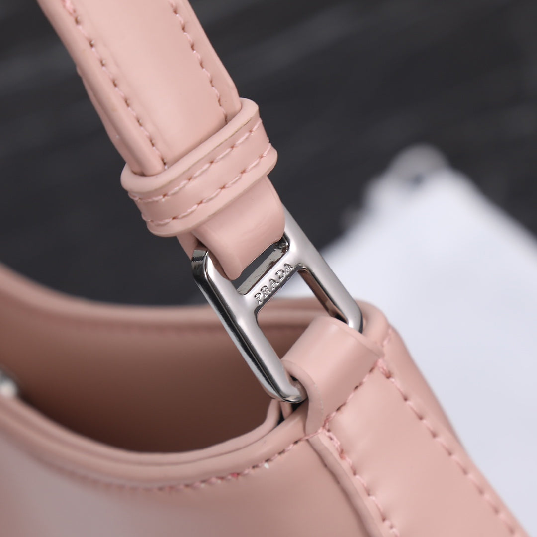 2XPD129BDE Stylish leather bag 