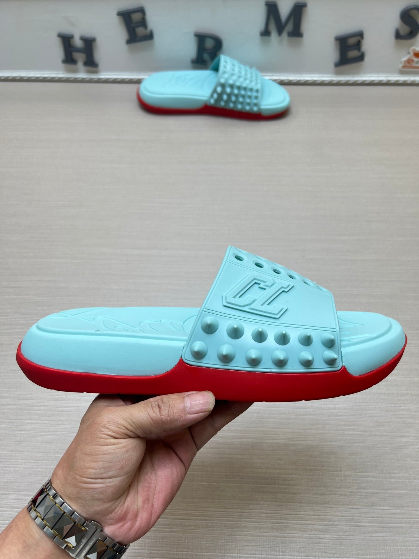 54A18ZDE Stylish slippers