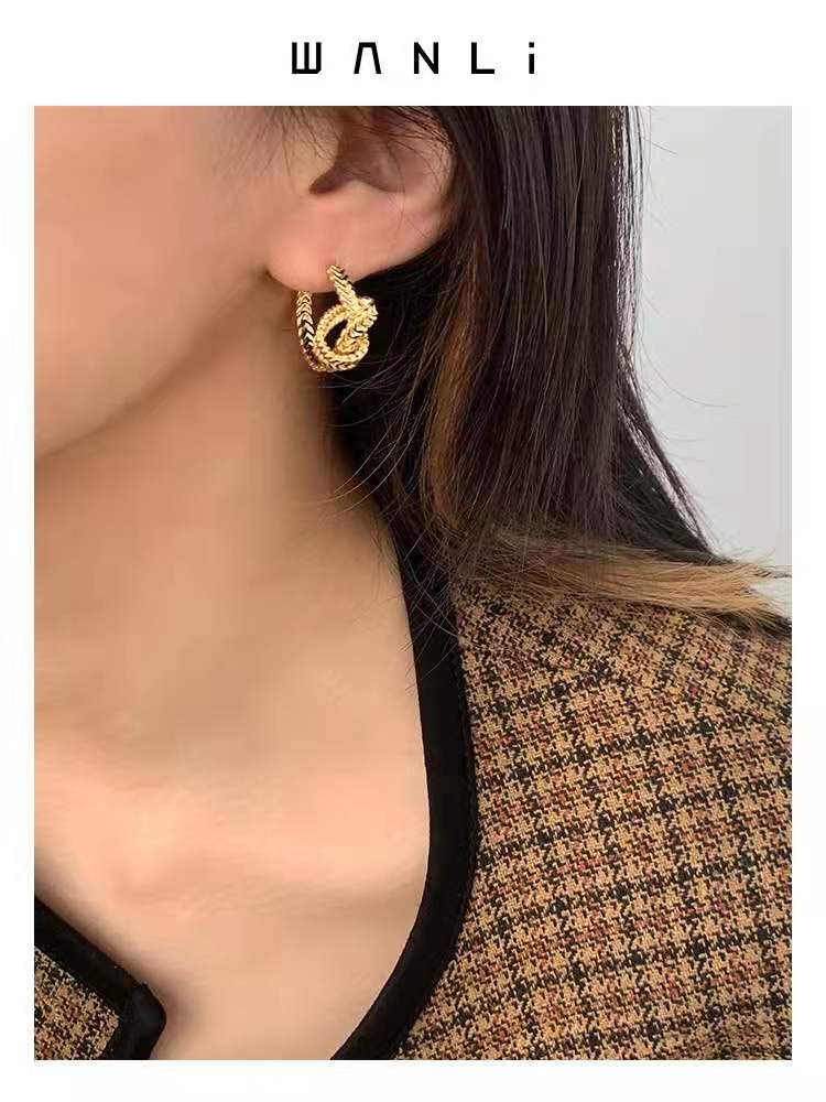 1YCL154EDE Stylish Earrings