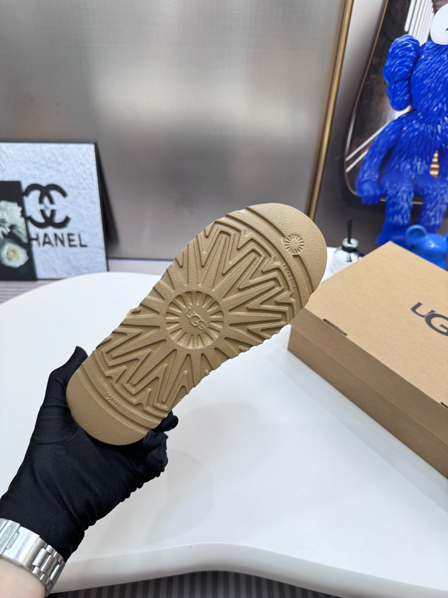 1LU9ZDE Stylish snow boots