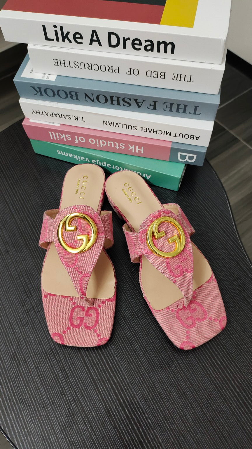 14B99ZDE Stylish slippers