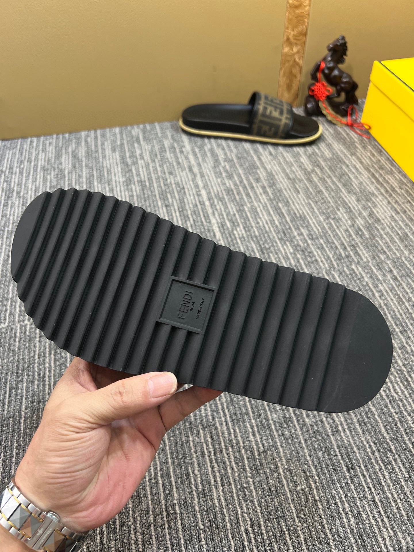 5XF105ZDE Stylish Slippers