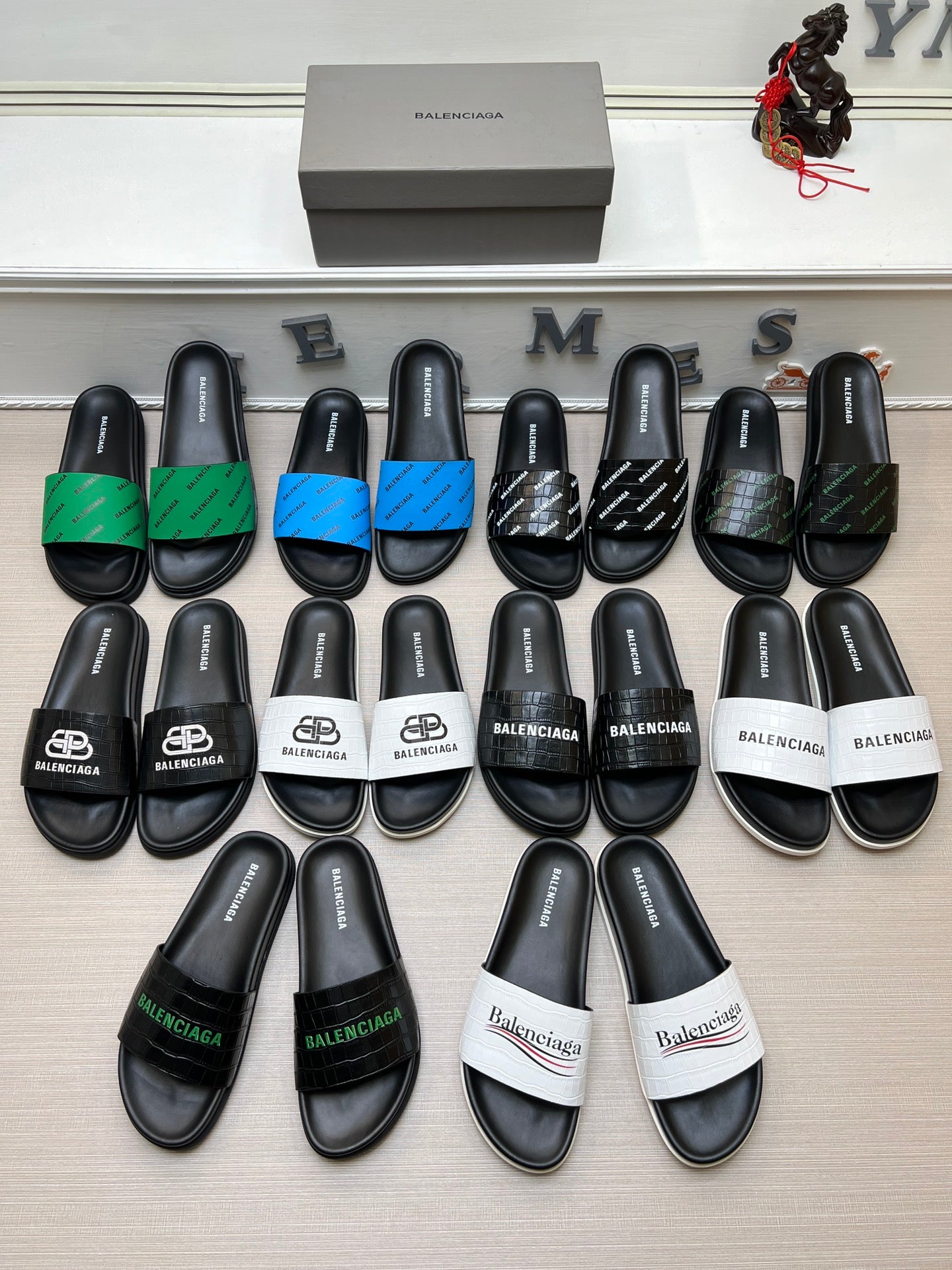 54J99ZDE Stylish slippers