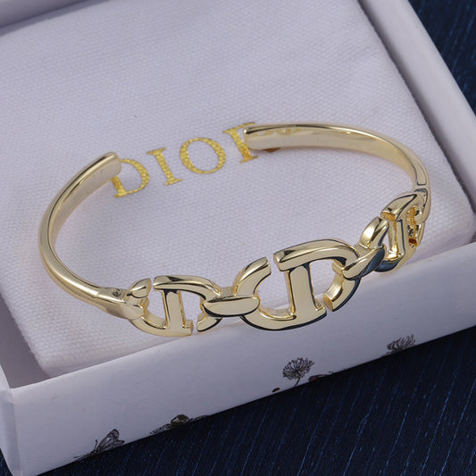 14D1067KDE Stylish Bracelets