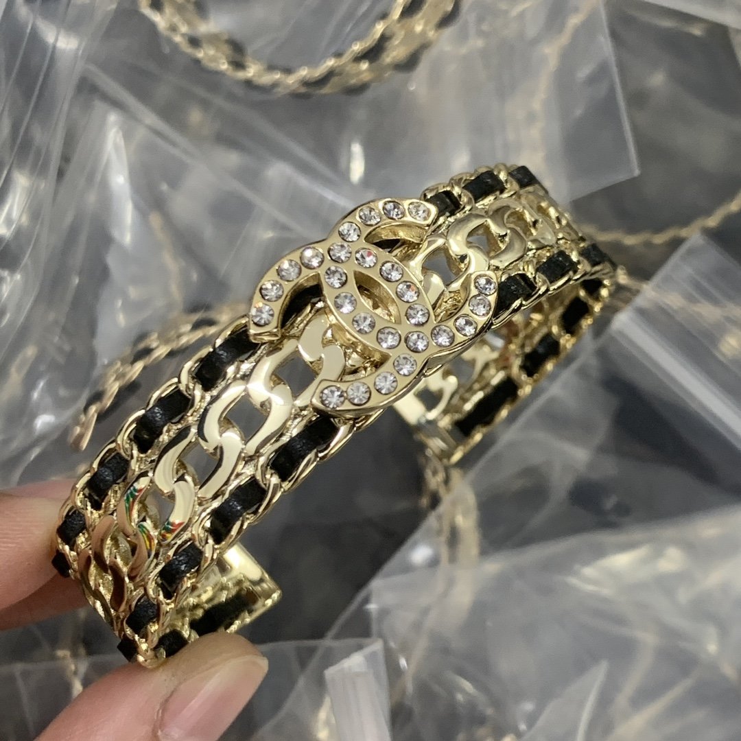 8XC60KDE Stylish Bracelets