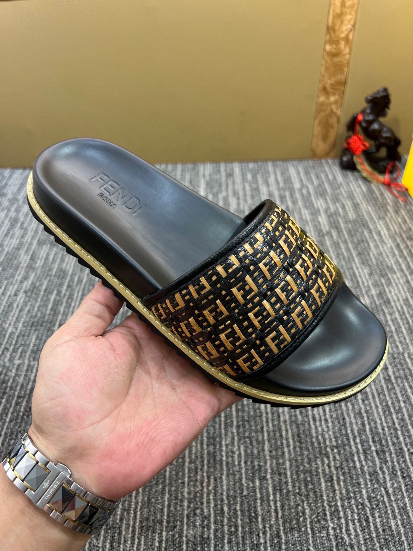 5XF104ZDE Stylish Slippers