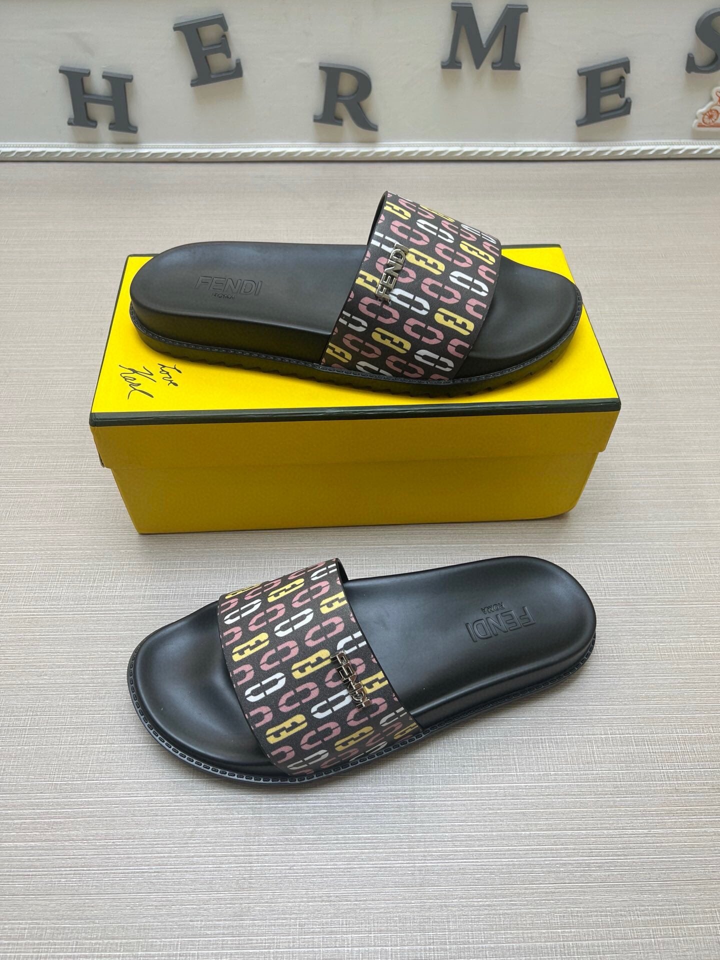 54F15ZDE Stylish slippers