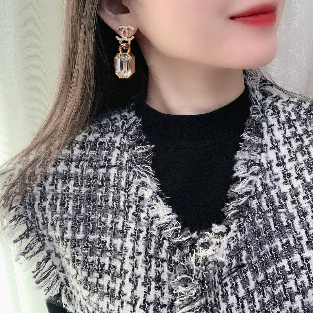 14C417EDE Stylish Earrings