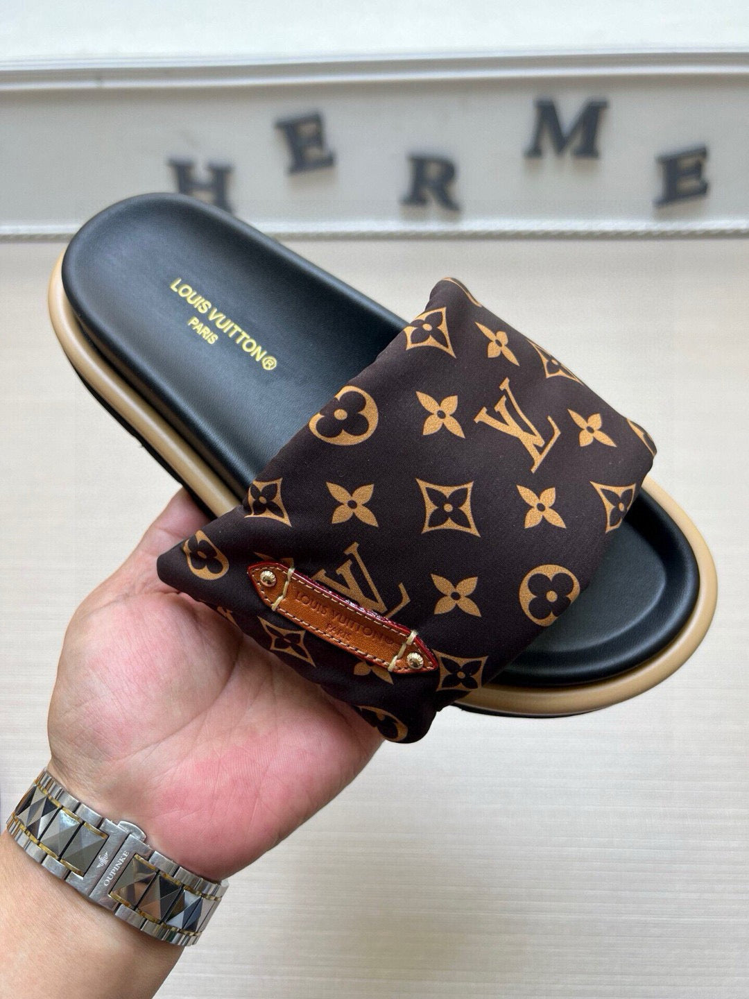 5QE9ZDE Stylish Slippers
