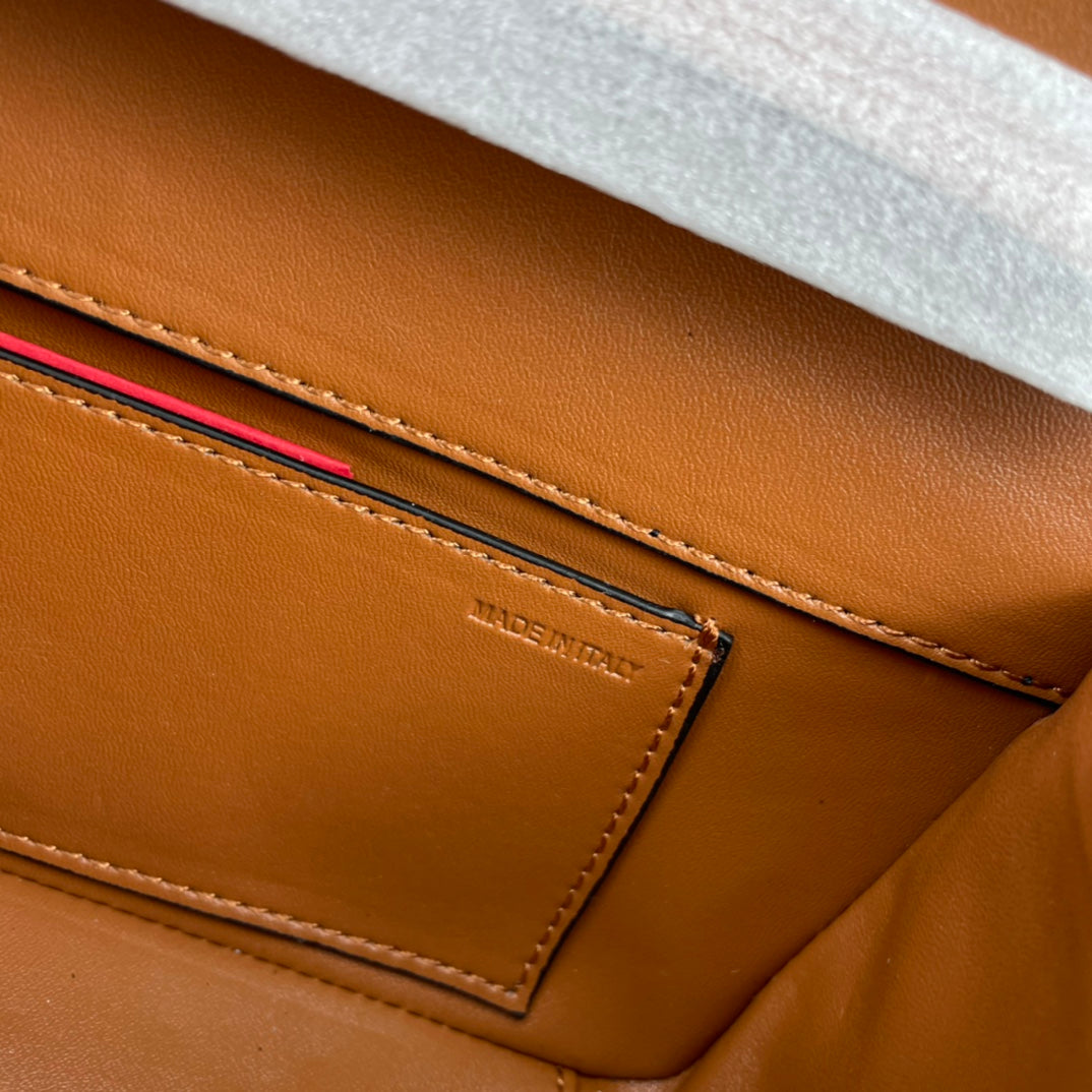 1WVL114BDE Stylish leather bag