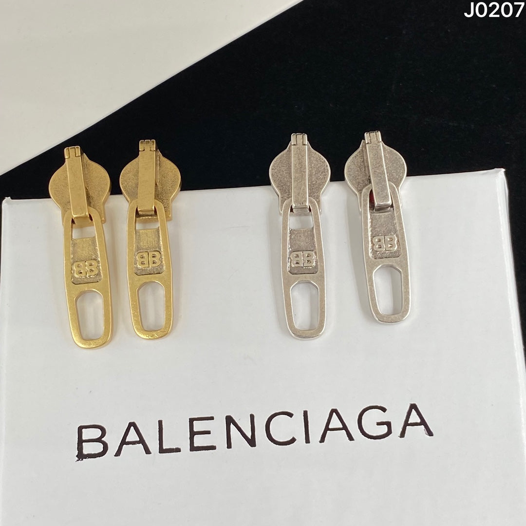 14J132EDE Stylish Earrings