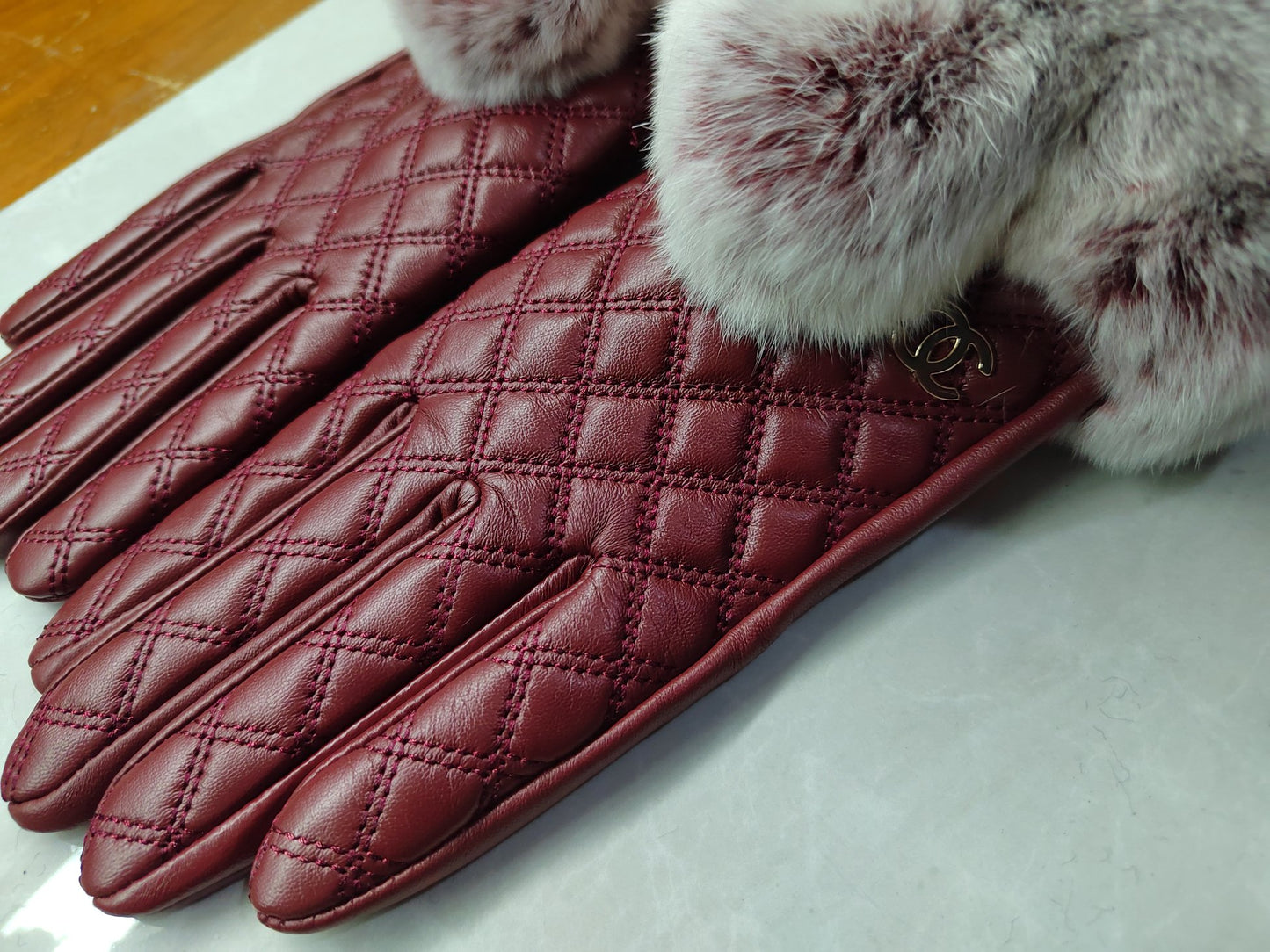 24C113SDE Stylish  gloves